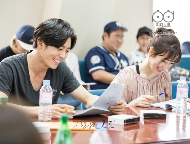 M&ecirc; mệt hai trai đẹp si&ecirc;u lịch l&atilde;m theo đuổi Seo Hyun Jin trong phim mới - Ảnh 20.