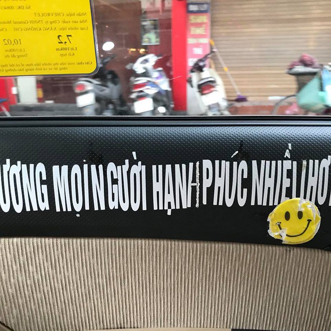 Chiếc xe Uber dán chi chít sticker hoạt hình khiến mọi người mê tít - Ảnh 5.