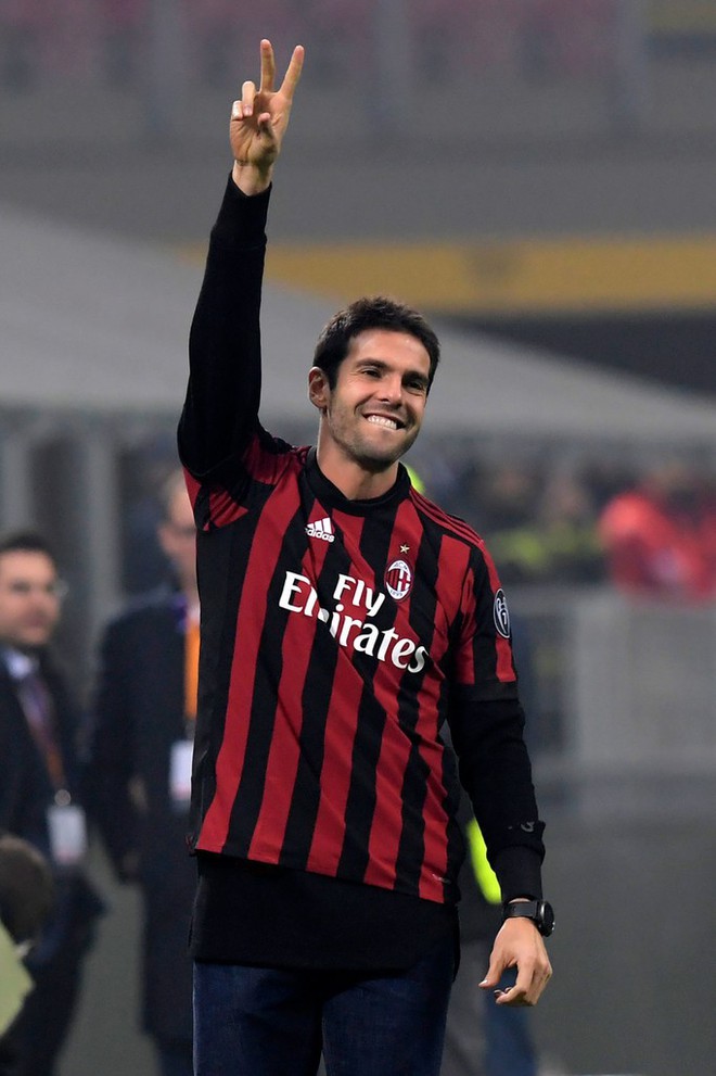 Kaka nở nụ cười thiên thần trong ngày trở lại Milan - Ảnh 4.