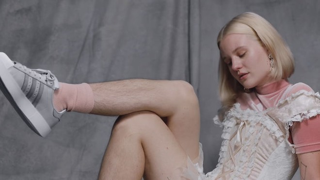 Để nguyên lông chân rậm rạp đi quay quảng cáo adidas, người mẫu nữ bị chỉ trích thậm tệ - Ảnh 4.