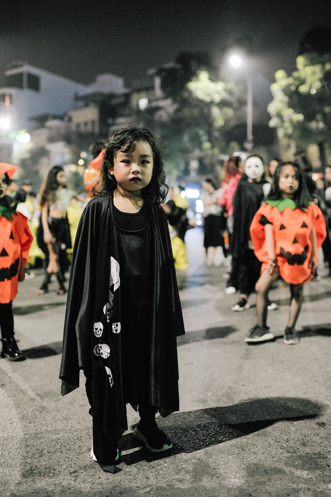 H&agrave;ng trăm t&ecirc;n hề nh&iacute; của phim IT nhảy m&uacute;a cực đ&aacute;ng y&ecirc;u trong ng&agrave;y Halloween - Ảnh 6.