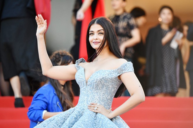 Không đến Cannes thì thôi, đã xuất hiện thì Aishwarya Rai hầu như luôn đẹp hết phần người khác! - Ảnh 46.