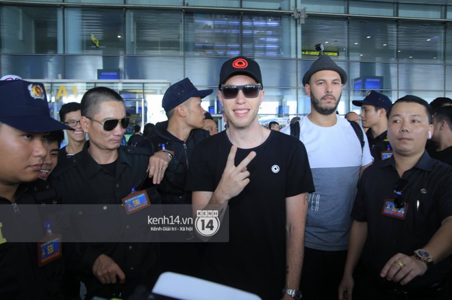 DJ Faded Alan Walker cởi bỏ mặt nạ trong dịp hiếm hoi khi xuất hiện tại sân bay Nội Bài - Ảnh 11.