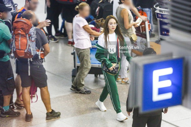 Diện đồ thể thao khoẻ khoắn, Minh Hằng nổi bật giữa sân bay lên đường đi Dubai tham dự tuần lễ thời trang quốc tế - Ảnh 13.