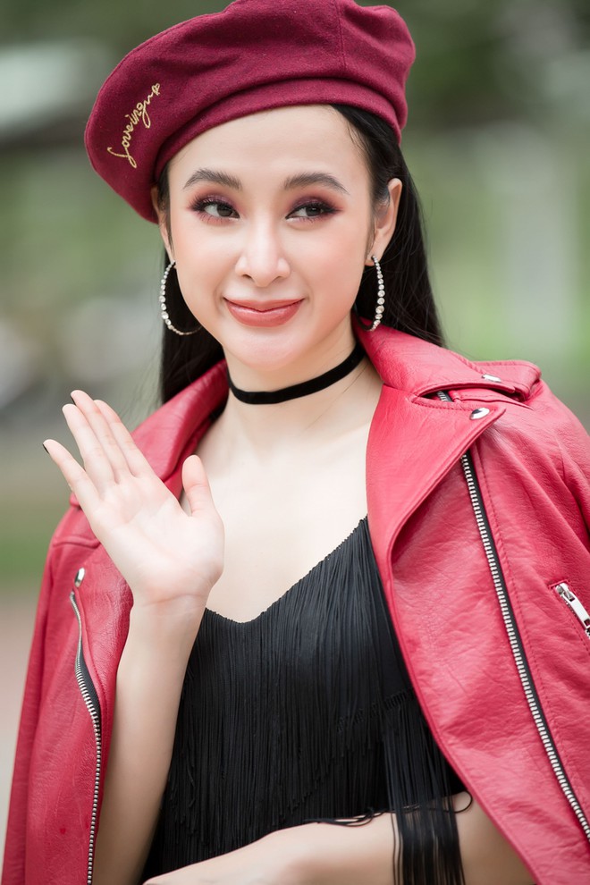 Hữu Vi kho&aacute; m&ocirc;i Angela Phương Trinh say đắm giữa trời mưa trước mặt kh&aacute;n giả - Ảnh 12.