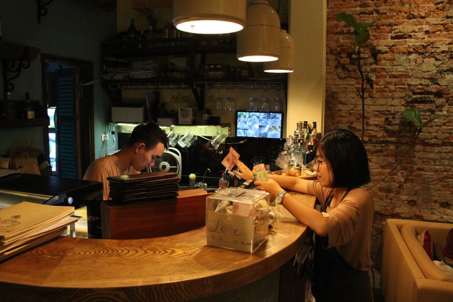 Sinh vi&ecirc;n l&agrave;m part-time xuy&ecirc;n đ&ecirc;m: Kh&ocirc;ng chỉ trải nghiệm m&agrave; c&ograve;n cả rủi ro, nguy hiểm! - Ảnh 1.