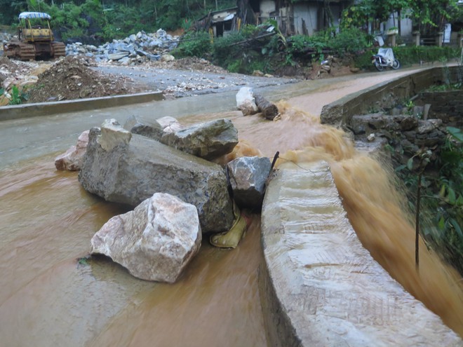 Chùm ảnh: Hoàn lưu bão số 2 càn quét nặng nề khu du lịch Cát Cát ở Sa Pa - Ảnh 13.