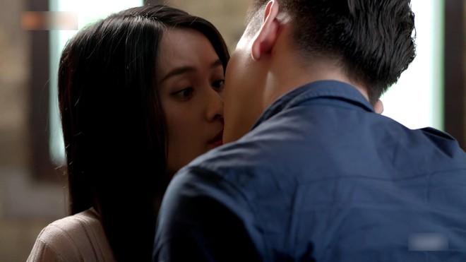 Glee Việt tập 13: Bị bỏ lại giữa lễ đường, cô dâu Tú Vi được Đỗ An hôn an ủi - Ảnh 14.