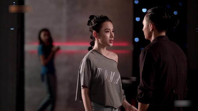 Glee Việt tập 13: Bị bỏ lại giữa lễ đường, cô dâu Tú Vi được Đỗ An hôn an ủi - Ảnh 2.