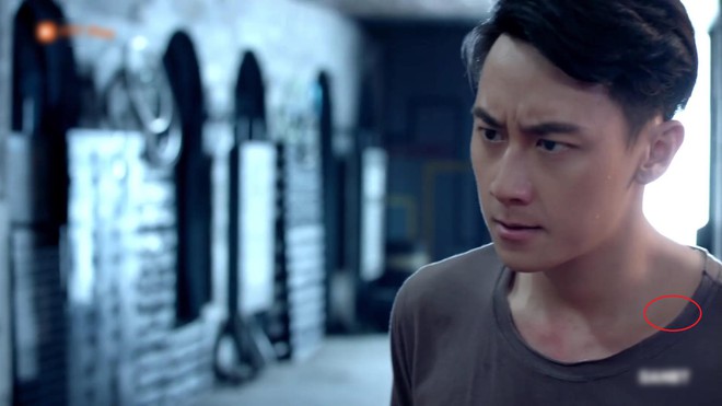 Đ&aacute;nh nhau qu&aacute; hăng, Rocker Nguyễn bị lộ h&agrave;ng m&agrave; kh&ocirc;ng hay - Ảnh 2.