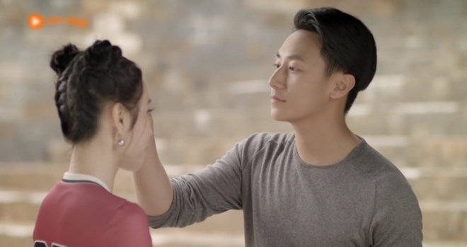 Glee Việt tập 1 mở màn với nụ hôn cháy bỏng giữa Rocker Nguyễn và Angela Phương Trinh - Ảnh 9.