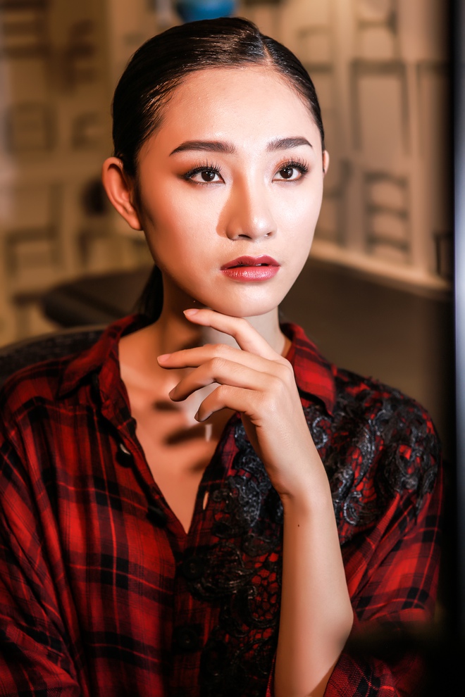 Món đồ hàng hiệu được fan “truy lùng” ráo riết sau MV “Là con gái phải xinh” - của ca sĩ Bảo Thy - Ảnh 7. Món đồ hàng hiệu được fan “truy lùng” ráo riết sau MV “Là con gái phải xinh” - của ca sĩ Bảo Thy - Ảnh 7.