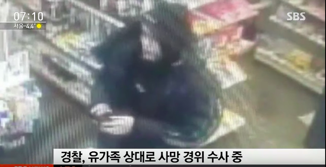 SBS tung clip Jonghyun mua đồ trước khi tự tử, trong siêu xe Lamborghini phát hiện nhiều tờ giấy bị vò nát - Ảnh 3.