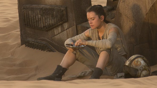 Bạn sẽ sốc nếu biết sự thật về th&acirc;n thế của Rey trong Star Wars: The Last Jedi - Ảnh 3.