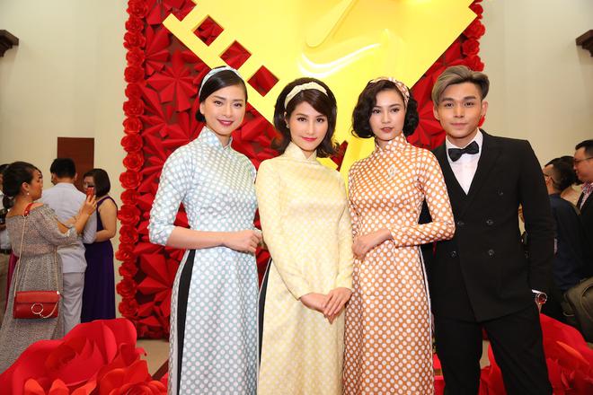 Chưa c&ocirc;ng chiếu, Ng&ocirc; Thanh V&acirc;n đ&atilde; mang C&ocirc; Ba S&agrave;i G&ograve;n ra nước ngo&agrave;i - Ảnh 1.