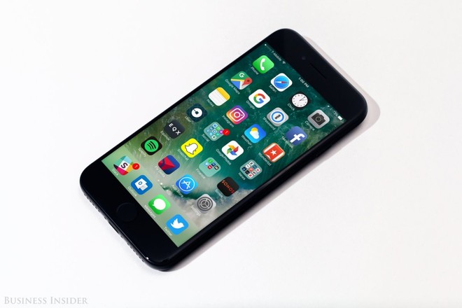 Quên khẩn trương iPhone 8 và iPhone X đi, có cả tá lý do iPhone 7 đáng mua hơn rất nhiều - Ảnh 9.