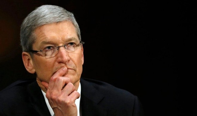 Bức xúc vì bị làm chậm iPhone, 10 fan Táo chai mặt đòi Apple 1.000 tỷ USD bồi  thường - Ảnh 1.