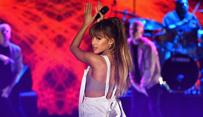 Ariana Grande hoảng loạn tâm lý, tuyệt vọng sau vụ nổ bom trong tour lưu diễn - Ảnh 2.