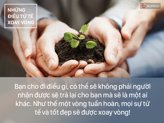 2 chiến sĩ CSGT phát áo mưa cho người Sài Gòn và bác tài xe rác tặng áo mưa cho anh công an: Vòng tròn của những điều tử tế - Ảnh 3.