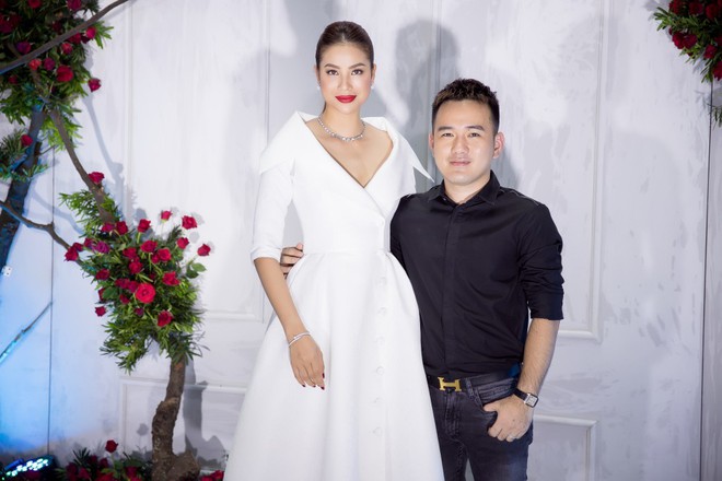 Bao nhiêu Hoa hậu hội tụ trên thảm đỏ sự kiện thời trang, nổi nhất vẫn là Phạm Hương và Đỗ Mỹ Linh - Ảnh 1.