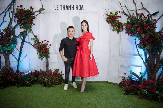 Bao nhiêu Hoa hậu hội tụ trên thảm đỏ sự kiện thời trang, nổi nhất vẫn là Phạm Hương và Đỗ Mỹ Linh - Ảnh 4.