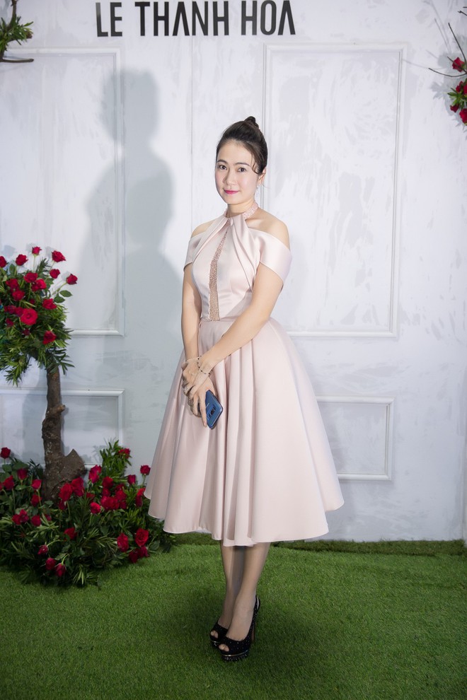 Bao nhiêu Hoa hậu hội tụ trên thảm đỏ sự kiện thời trang, nổi nhất vẫn là Phạm Hương và Đỗ Mỹ Linh - Ảnh 12.