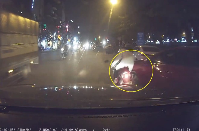 D&acirc;n mạng lại c&atilde;i nhau xem ai l&agrave; người sai trong vụ tai nạn 2 &ocirc; t&ocirc; kẹp 1 ninja - Ảnh 2.