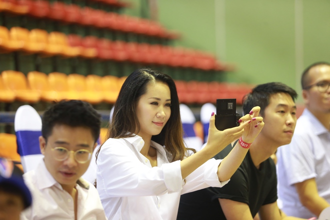 Bỏ qua ồn &agrave;o về c&ocirc;ng việc l&agrave;m từ thiện, MC Phan Anh b&igrave;nh y&ecirc;n b&ecirc;n vợ con - Ảnh 6.