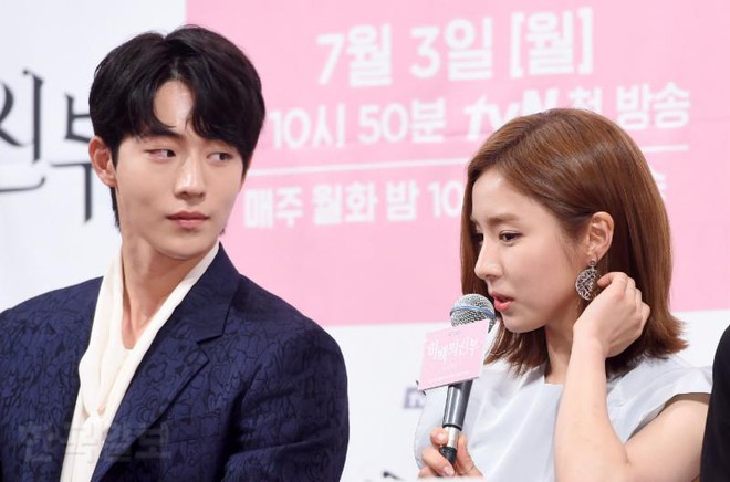 Sự thật đằng sau loạt ảnh Nam Joo Hyuk o bế mỹ nh&acirc;n mặt đơ, bơ đẹp bạn g&aacute;i cũ Lee Sung Kyung - Ảnh 7.