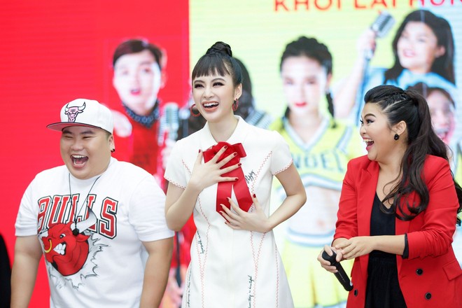 Angela Phương Trinh nắm tay Rocker Nguyễn, nhớ lại cảnh h&ocirc;n nhau nhưng vẫn chọn Hữu Vi l&agrave; bạn trai l&yacute; tưởng  - Ảnh 5.