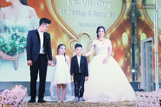 Cô dâu Lê Phương hạnh phúc hôn chú rể Trung Kiên trong lễ cưới sáng nay - Ảnh 26.