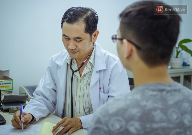 Chàng nhân viên văn phòng ở Sài Gòn suốt 10 năm chăm sóc không công cho những bệnh nhân HIV - Ảnh 6.