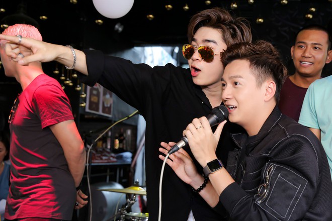 Ng&ocirc; Kiến Huy mang cả tạo h&igrave;nh cổ trang trong MV mới đến giao lưu với kh&aacute;n giả tại fan-meeting - Ảnh 6.