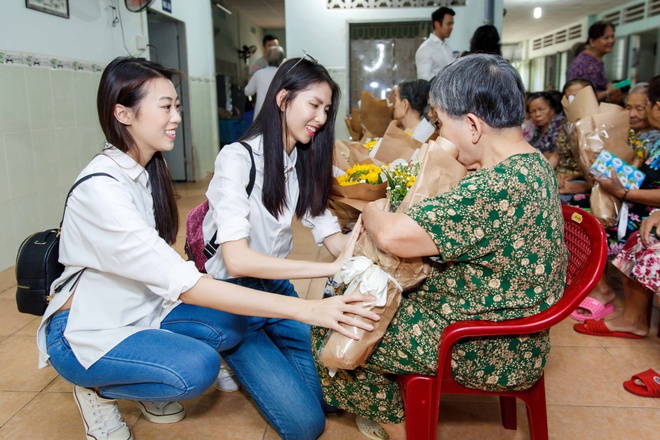 Thùy Dương, Kikki Lê xúc động trước hoàn cảnh của những cụ già neo đơn - Ảnh 5.