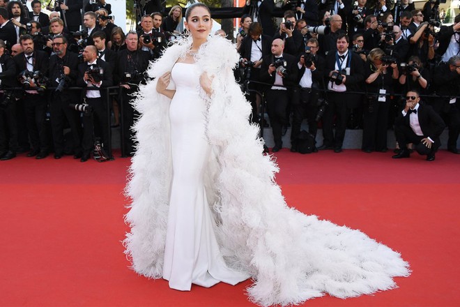 Những chiếc váy đỉnh nhất thảm đỏ Cannes 2017: Aishwarya Rai là Nữ hoàng thì Elle Fanning là Công chúa! - Ảnh 17.