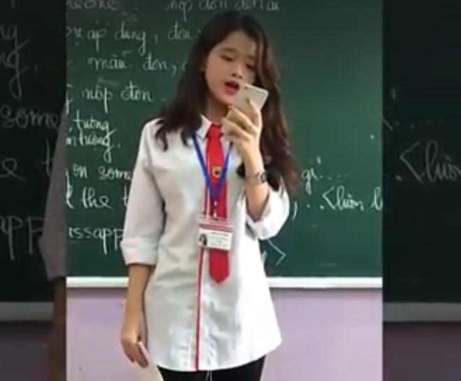 Linh Ka hát Em gái mưa, lần đầu khoe giọng thật trước lớp - Ảnh 2.