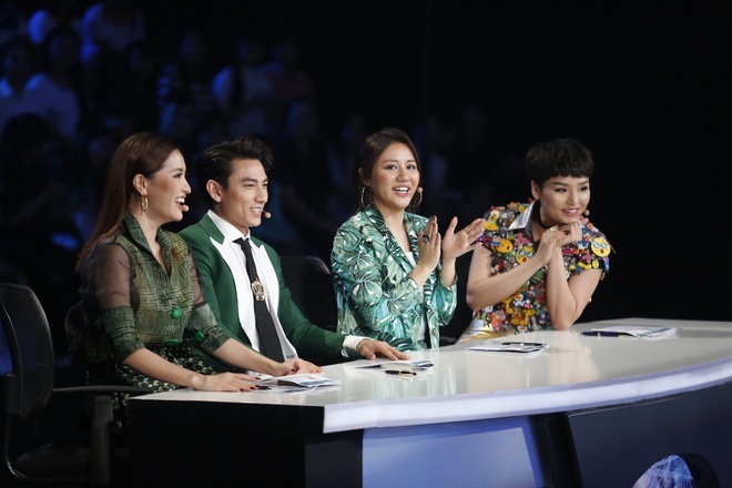 Vietnam Idol Kids: Các giám khảo đồng loạt rơi nước mắt khi cô bé này bị loại - Ảnh 1.