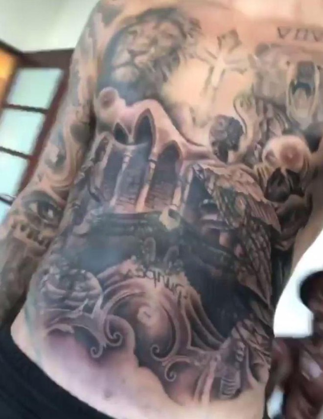 Justin Bieber got a fullbody tattoo and fans dont know how to feel   National  Globalnewsca