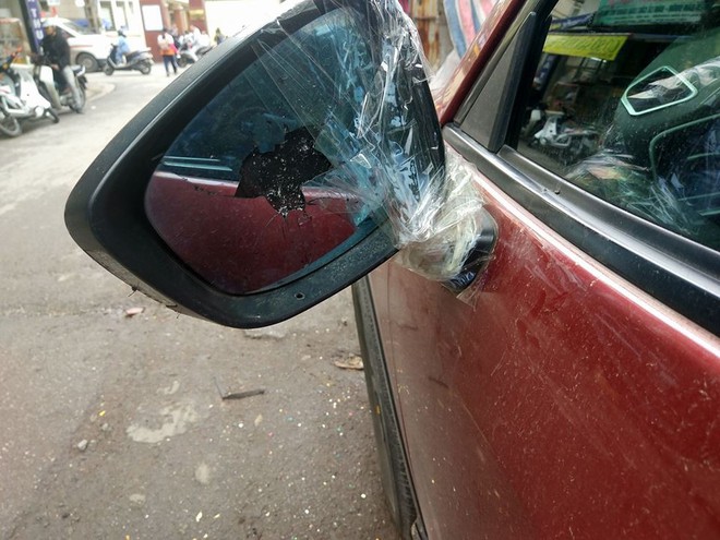 Năm hết tết đến, xe hơi độ gương xuất hiện đầy đường vì gương xịn đã bị bẻ trộm - Ảnh 4.
