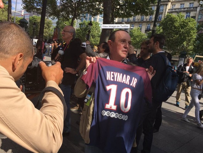 Neymar đáp máy bay riêng tới Paris, chuẩn bị ra mắt PSG - Ảnh 6.