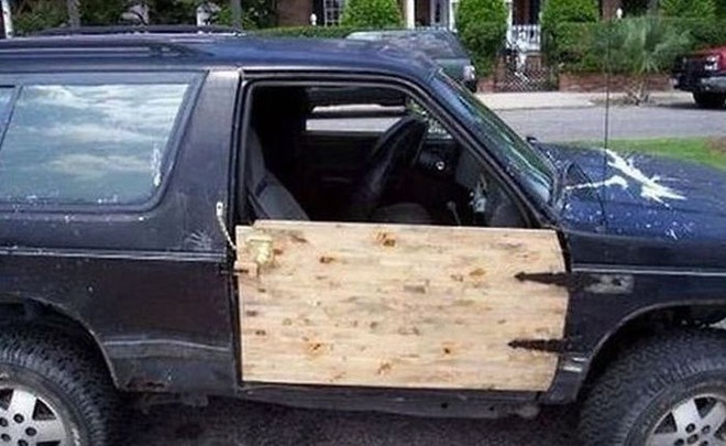 16 kiểu sửa chữa xe hơi đ&uacute;ng l&agrave; qu&aacute;i lạ nhất trần đời - Ảnh 27.