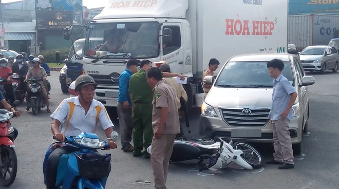 Cha gặp tai nạn, con kêu gọi gần chục thanh niên đến hành hung tài xế ô tô - Ảnh 1.