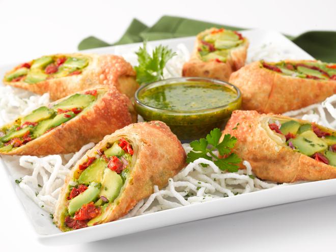 L&agrave;m chả gi&ograve; với quả bơ, thay đổi hương vị cho m&oacute;n truyền thống th&ecirc;m hấp dẫn - Ảnh 6.