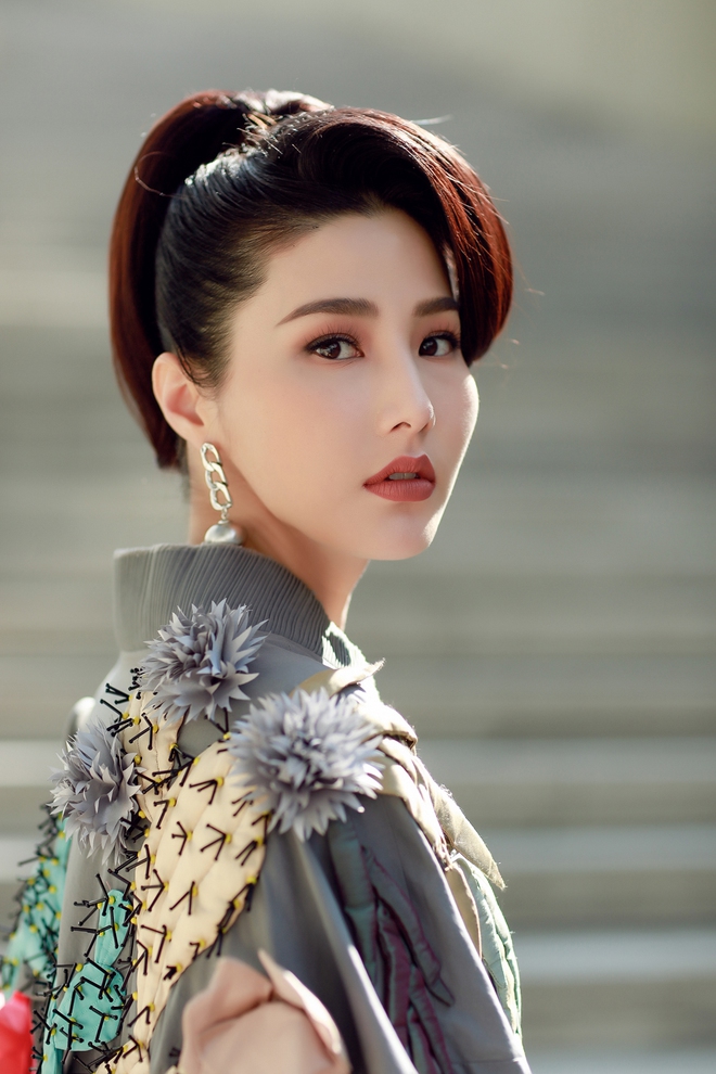 May l&agrave; Diễm My 9x đ&atilde; kh&ocirc;ng đến SFW c&ugrave;ng l&uacute;c với Ph&iacute; Phương Anh, nếu kh&ocirc;ng đ&atilde; đụng h&agrave;ng tơi bời! - Ảnh 4.