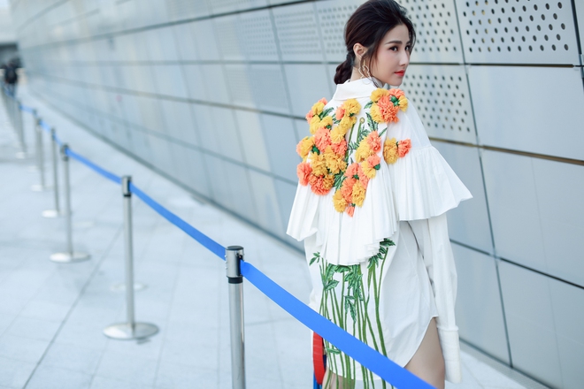 May l&agrave; Diễm My 9x đ&atilde; kh&ocirc;ng đến SFW c&ugrave;ng l&uacute;c với Ph&iacute; Phương Anh, nếu kh&ocirc;ng đ&atilde; đụng h&agrave;ng tơi bời! - Ảnh 5.