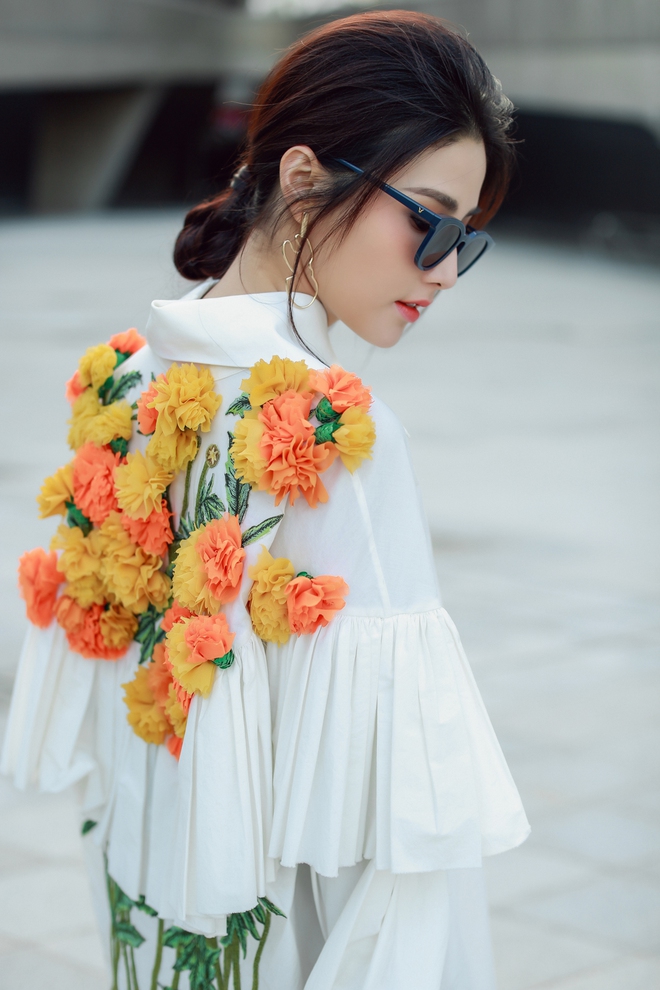 May l&agrave; Diễm My 9x đ&atilde; kh&ocirc;ng đến SFW c&ugrave;ng l&uacute;c với Ph&iacute; Phương Anh, nếu kh&ocirc;ng đ&atilde; đụng h&agrave;ng tơi bời! - Ảnh 7.