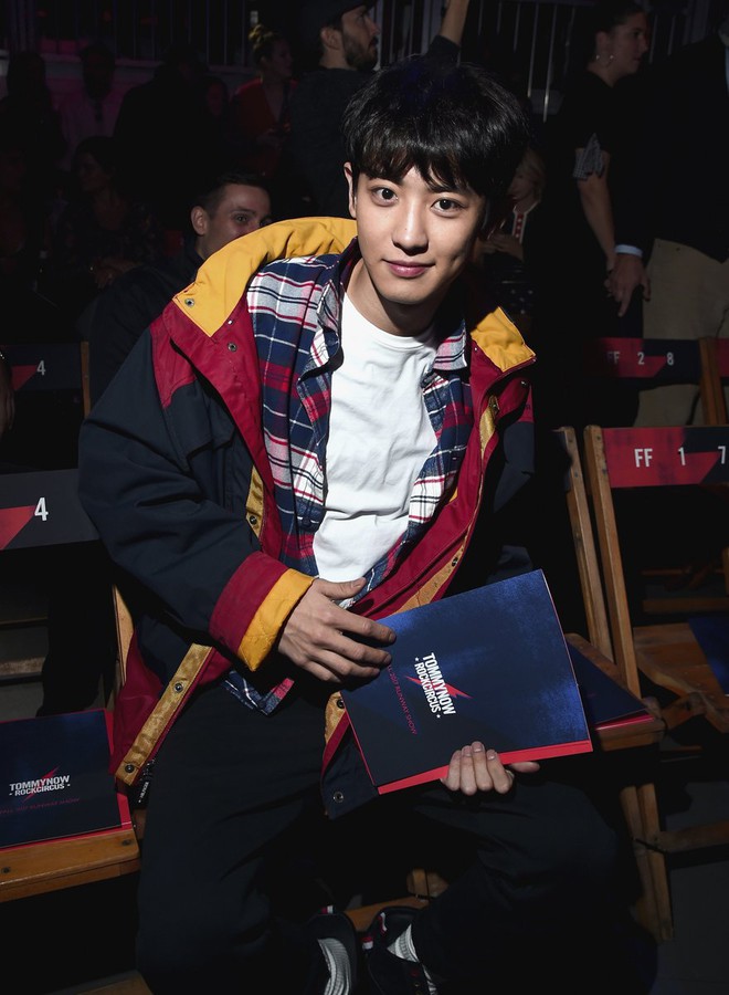 Hết thảo mai với Sehun, giờ Vogue lại khen lấy khen để Chanyeol (EXO) khi dự show Tommy Hilfiger - Ảnh 1.