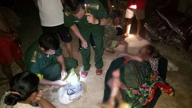 Nghệ An: Lấy nhầm xăng đổ v&agrave;o đ&egrave;n thắp s&aacute;ng, 2 mẹ con bị bỏng nghi&ecirc;m trọng - Ảnh 2.