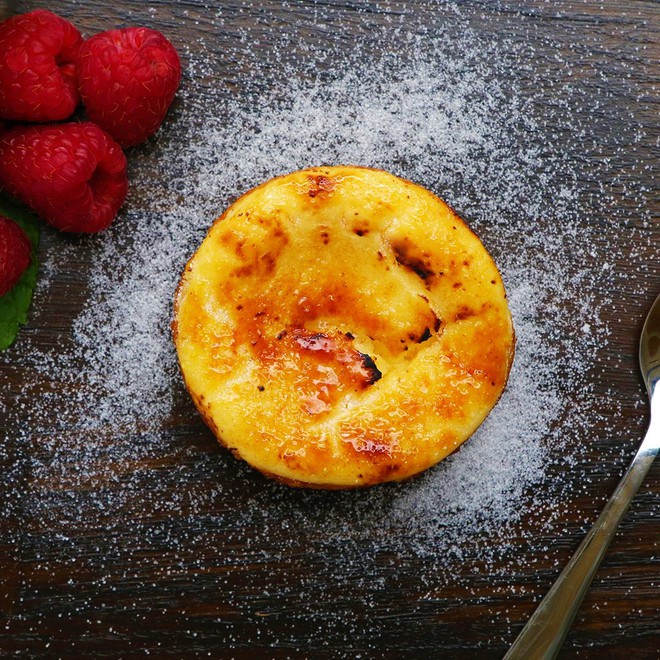 Bất ngờ với cách ăn cheesecake có vị... creme brulee - Ảnh 8.