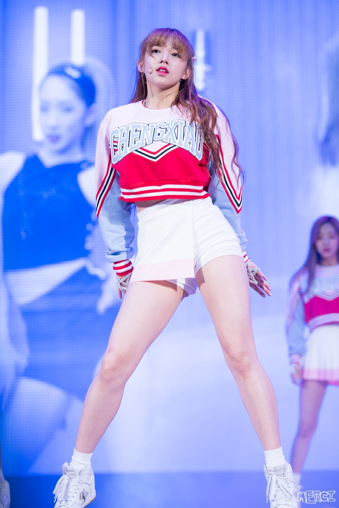 Chưa tr&ograve;n 20 tuổi, c&aacute;c mỹ nh&acirc;n Kpop n&agrave;y đ&atilde; sở hữu th&acirc;n h&igrave;nh nảy nở v&agrave; phong c&aacute;ch sexy chẳng k&eacute;m ai - Ảnh 5.